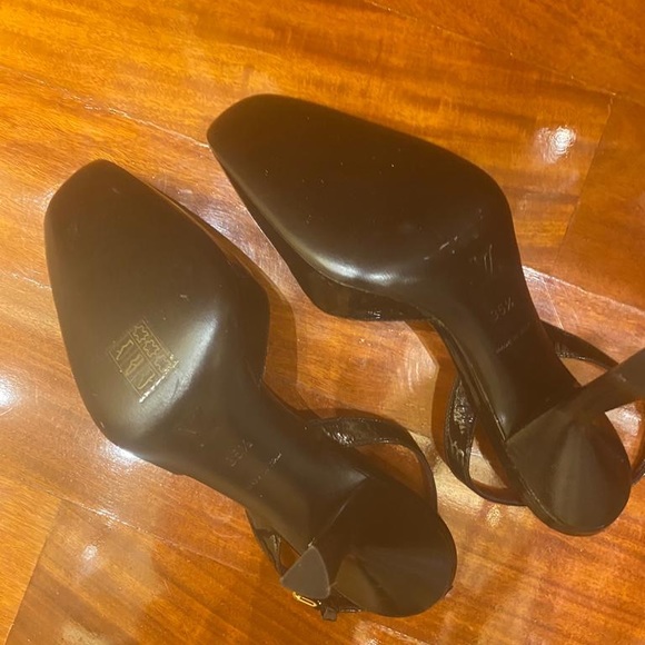 Louis Vuitton - Picture 3 of 3